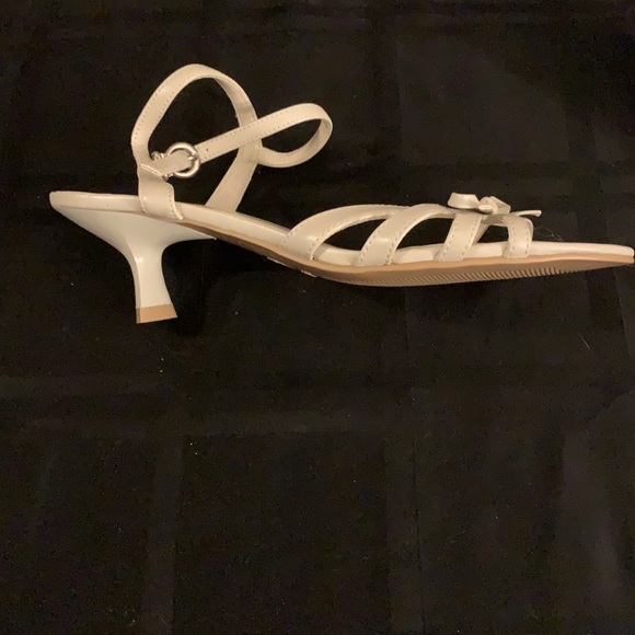White sandals strap size 7 - Picture 3 of 5